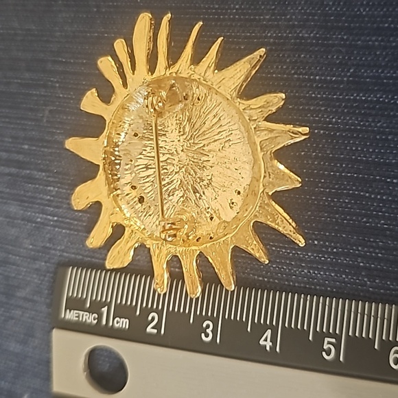 Brooch - Picture 3 of 3